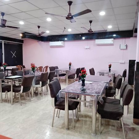 Hotel Shreesh Sitapur Bagian luar foto