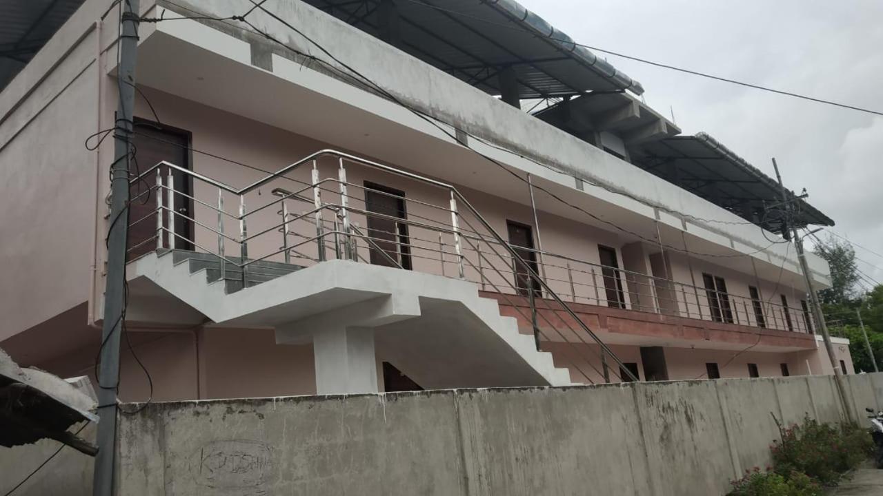 Hotel Shreesh Sitapur Bagian luar foto