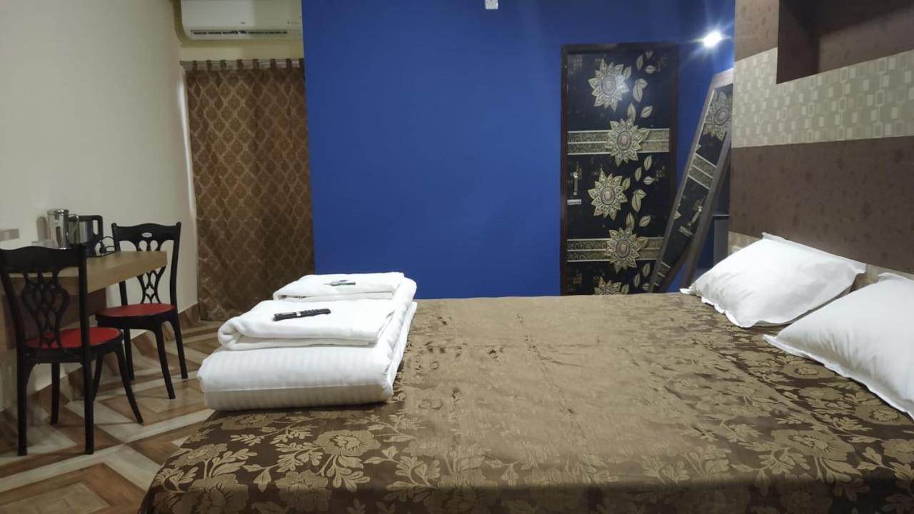 Hotel Shreesh Sitapur Bagian luar foto