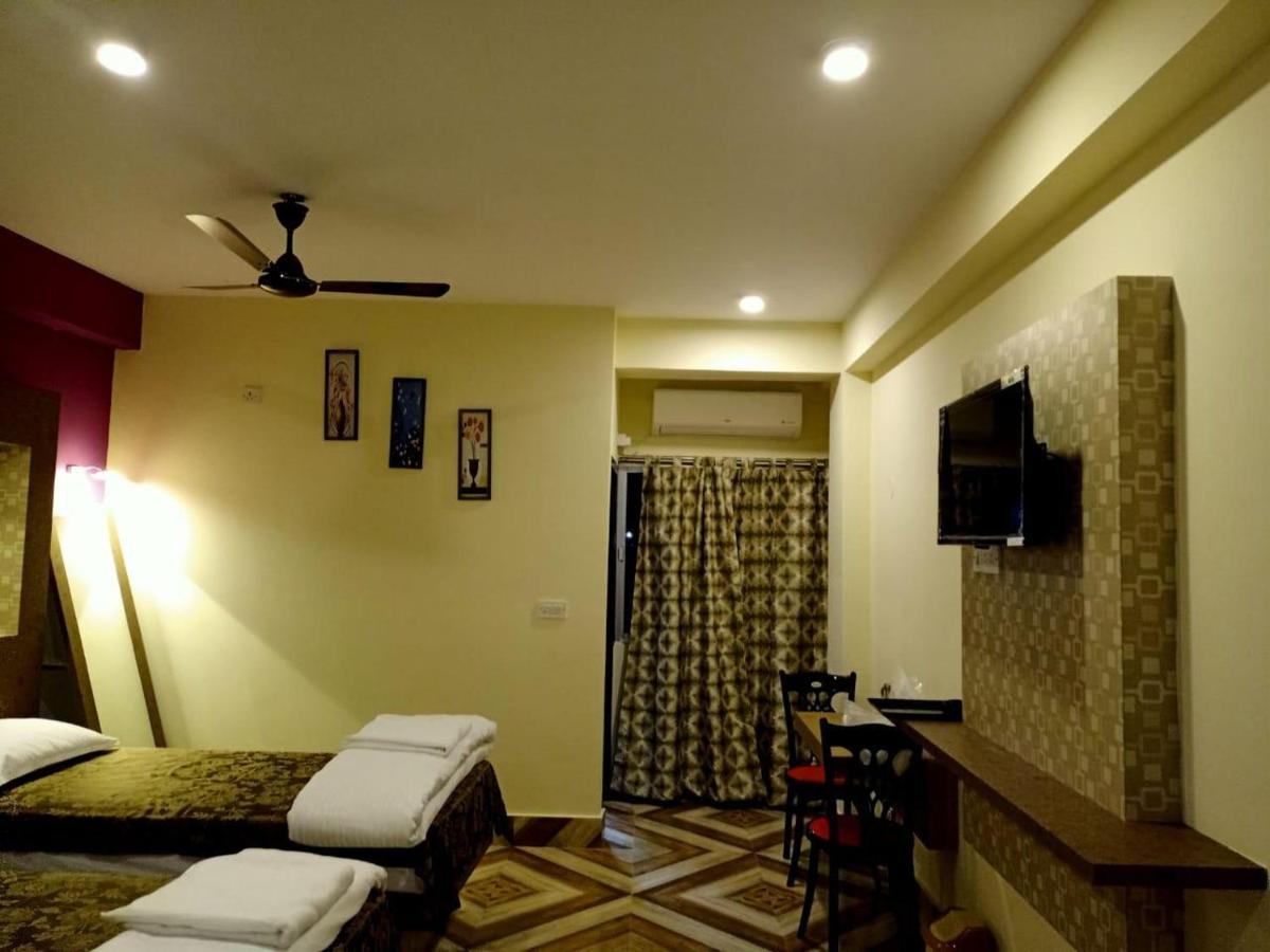 Hotel Shreesh Sitapur Bagian luar foto