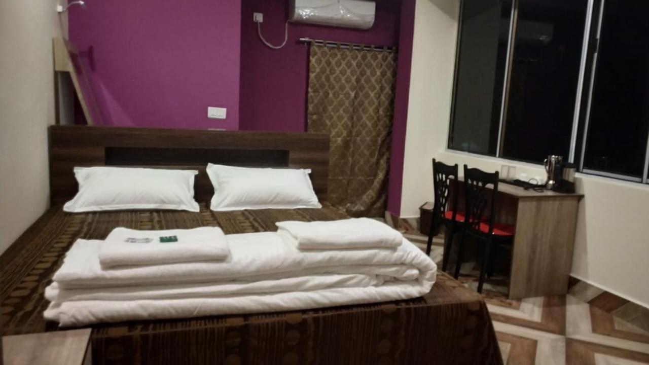 Hotel Shreesh Sitapur Bagian luar foto