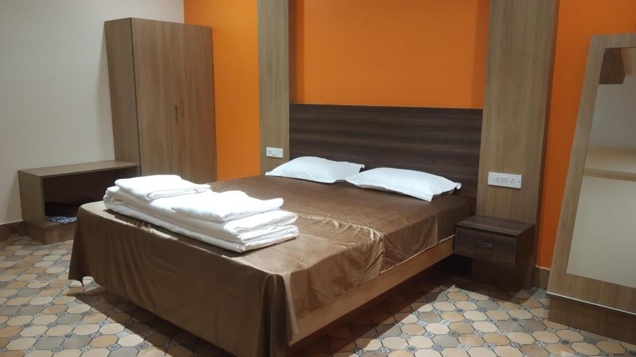 Hotel Shreesh Sitapur Bagian luar foto