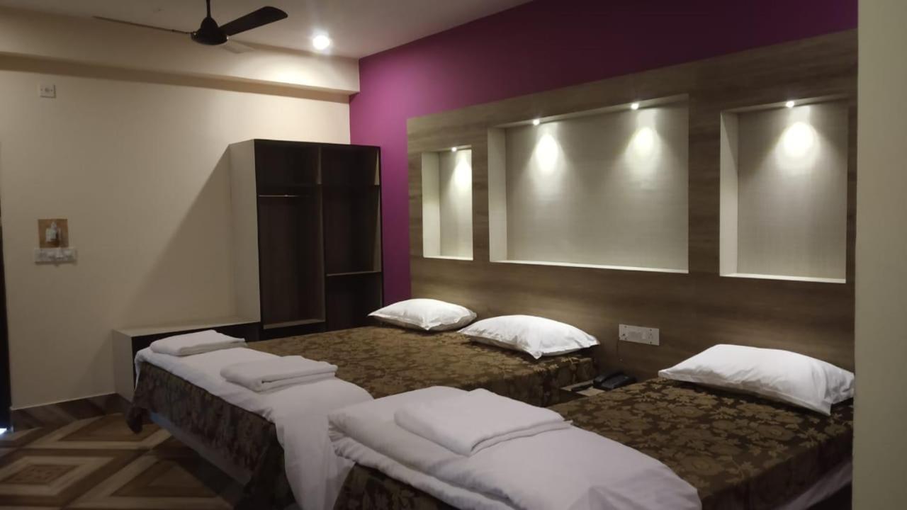 Hotel Shreesh Sitapur Bagian luar foto