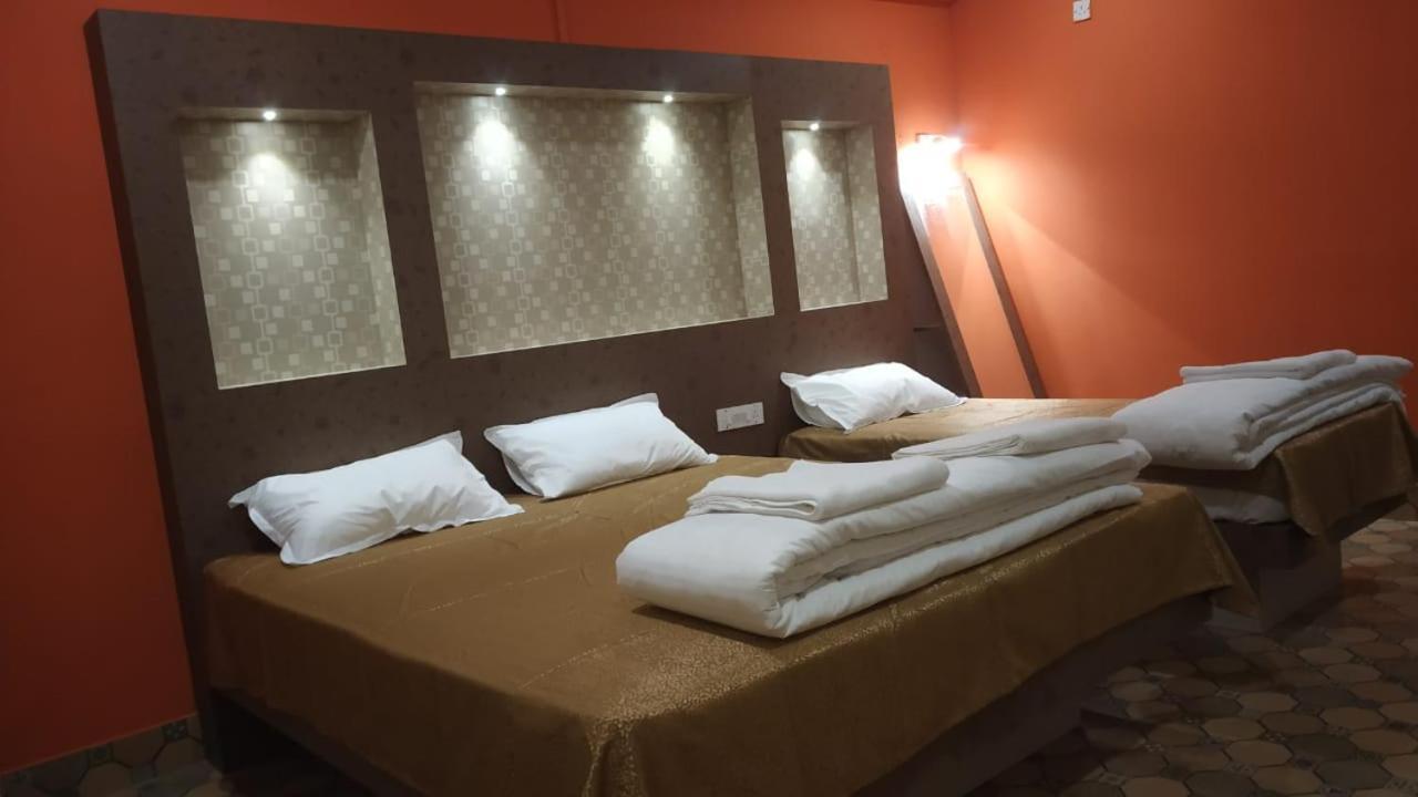 Hotel Shreesh Sitapur Bagian luar foto