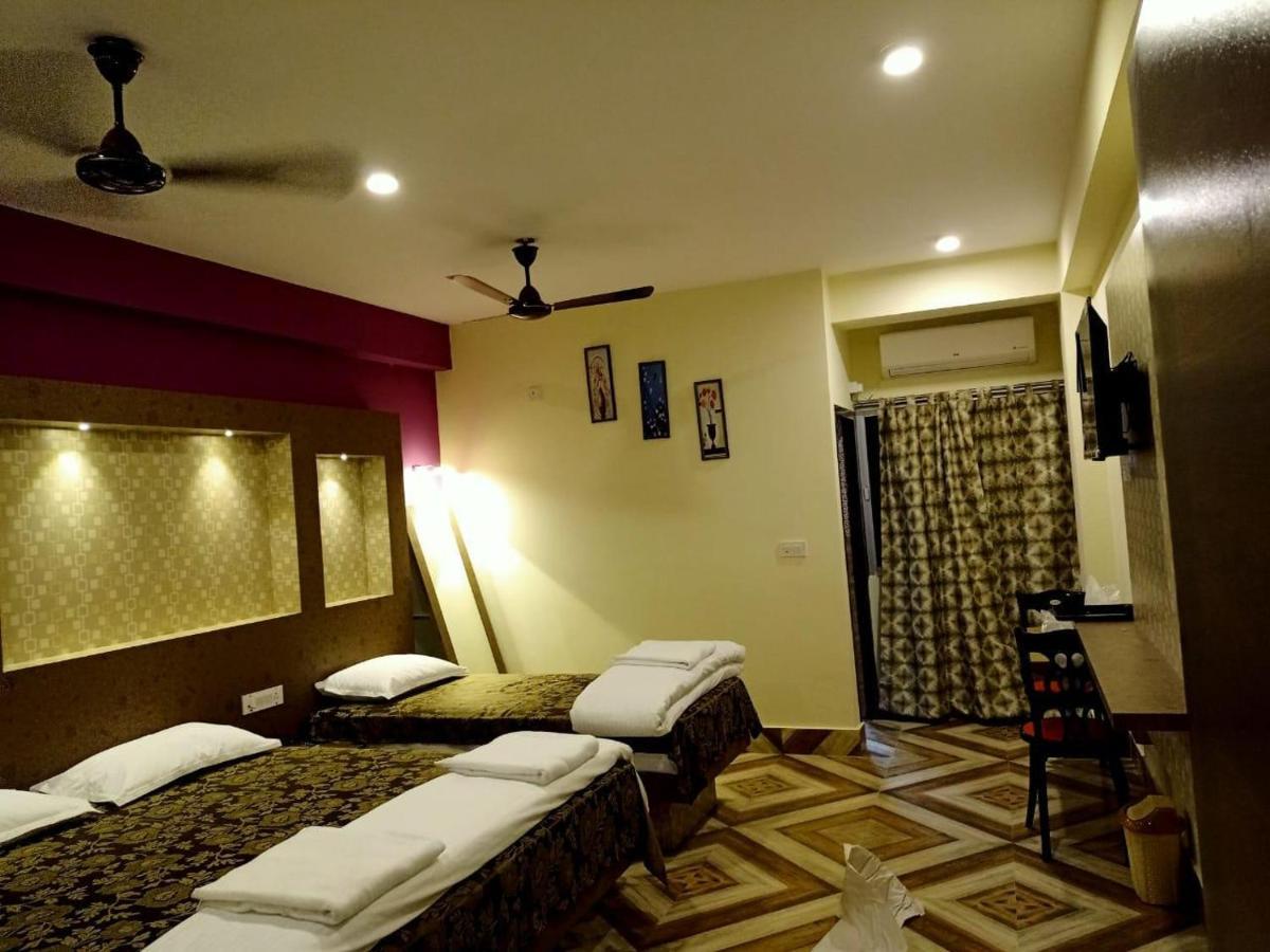 Hotel Shreesh Sitapur Bagian luar foto