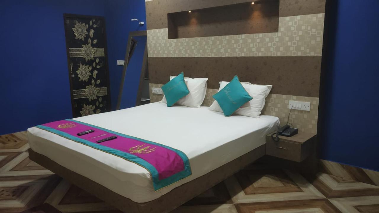 Hotel Shreesh Sitapur Bagian luar foto