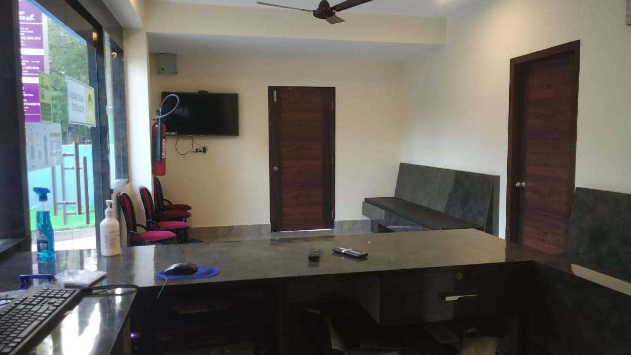 Hotel Shreesh Sitapur Bagian luar foto
