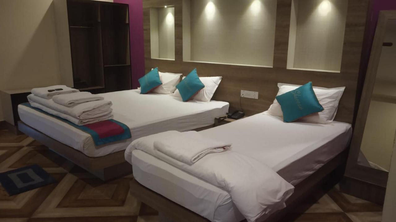 Hotel Shreesh Sitapur Bagian luar foto