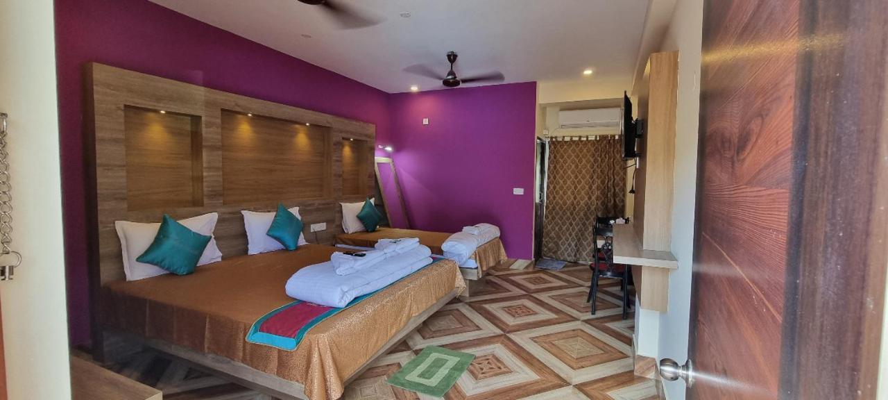 Hotel Shreesh Sitapur Bagian luar foto