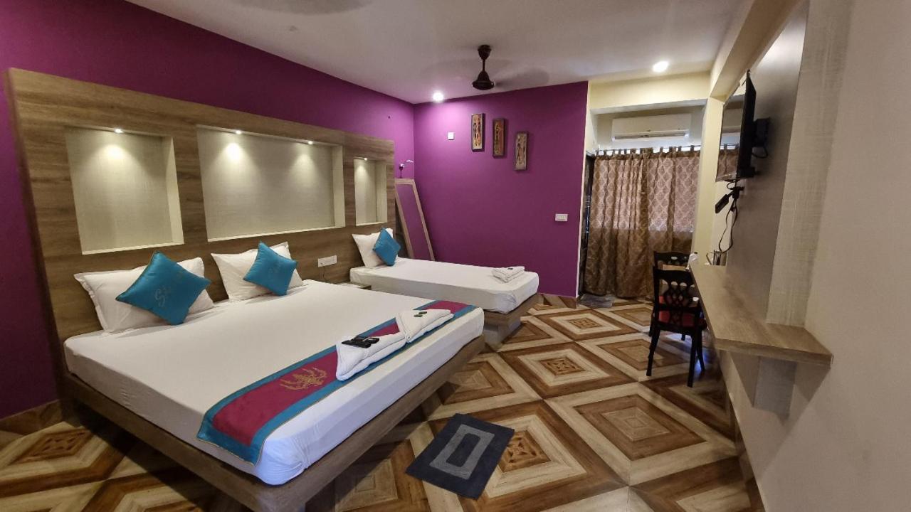Hotel Shreesh Sitapur Bagian luar foto