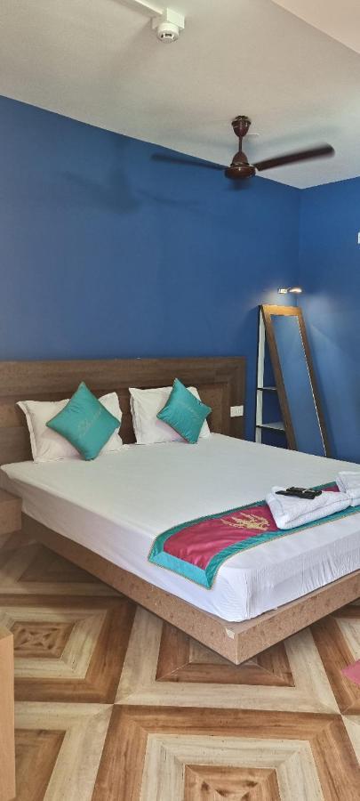 Hotel Shreesh Sitapur Bagian luar foto