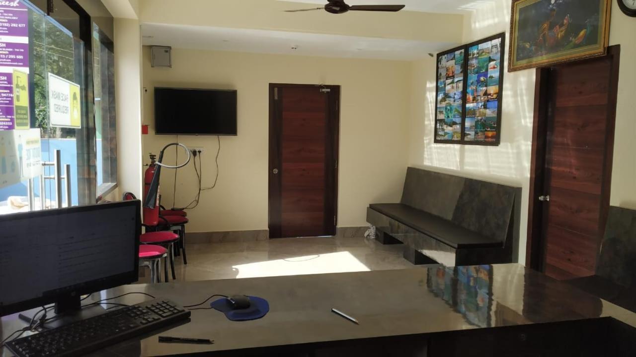 Hotel Shreesh Sitapur Bagian luar foto