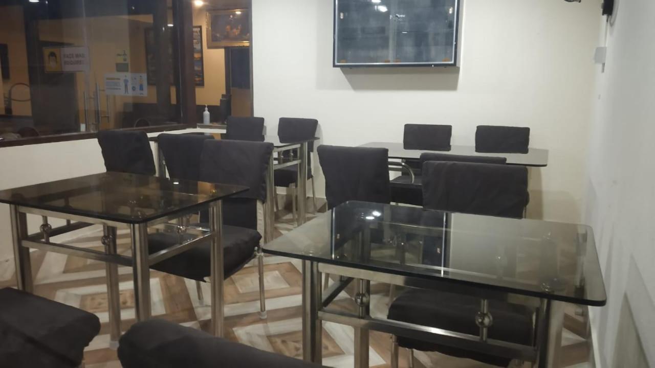 Hotel Shreesh Sitapur Bagian luar foto