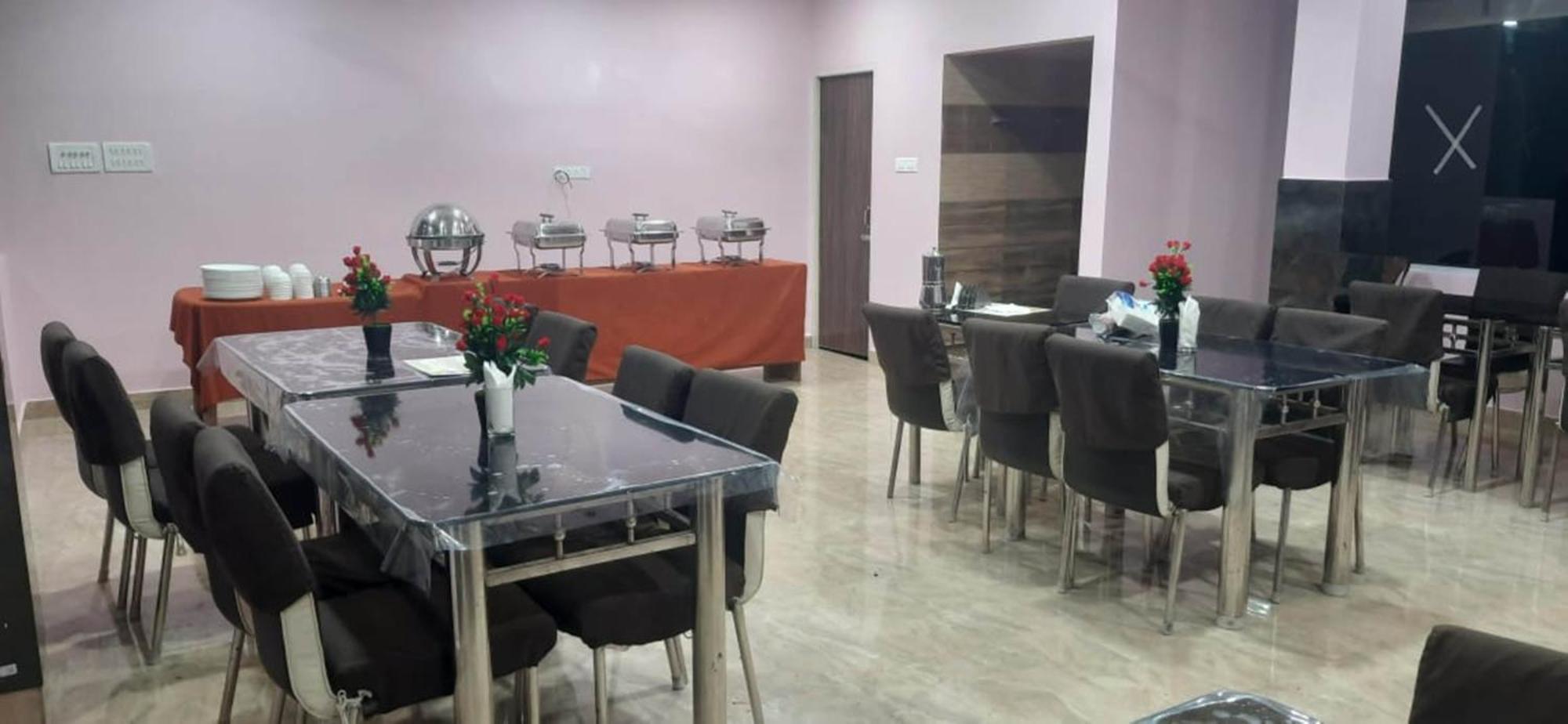 Hotel Shreesh Sitapur Bagian luar foto