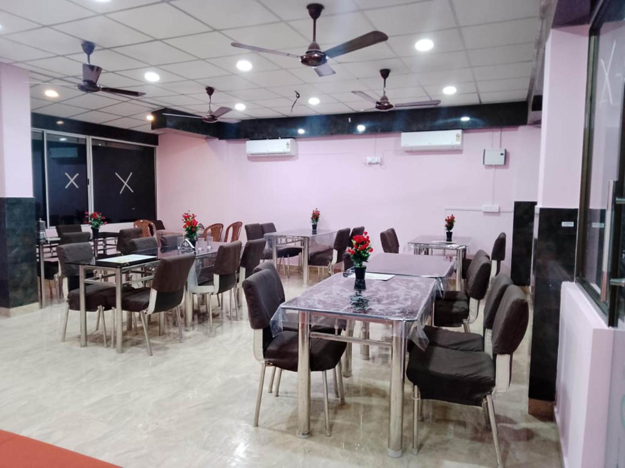 Hotel Shreesh Sitapur Bagian luar foto