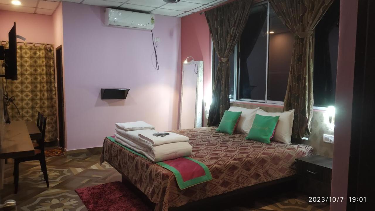 Hotel Shreesh Sitapur Bagian luar foto