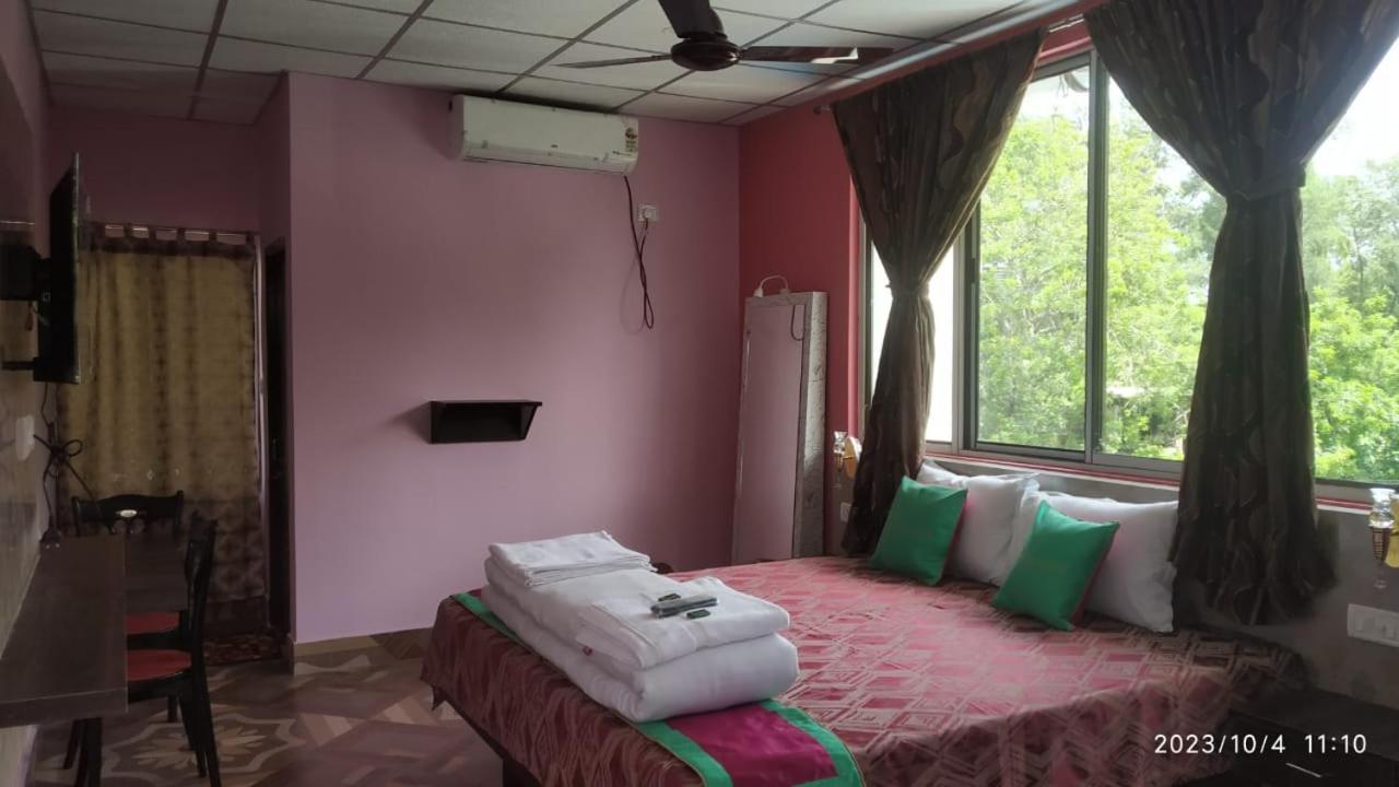 Hotel Shreesh Sitapur Bagian luar foto