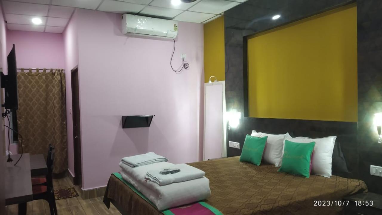 Hotel Shreesh Sitapur Bagian luar foto