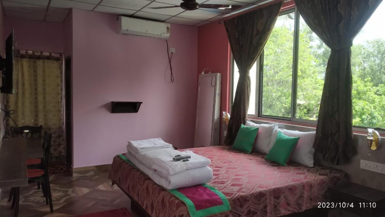 Hotel Shreesh Sitapur Bagian luar foto