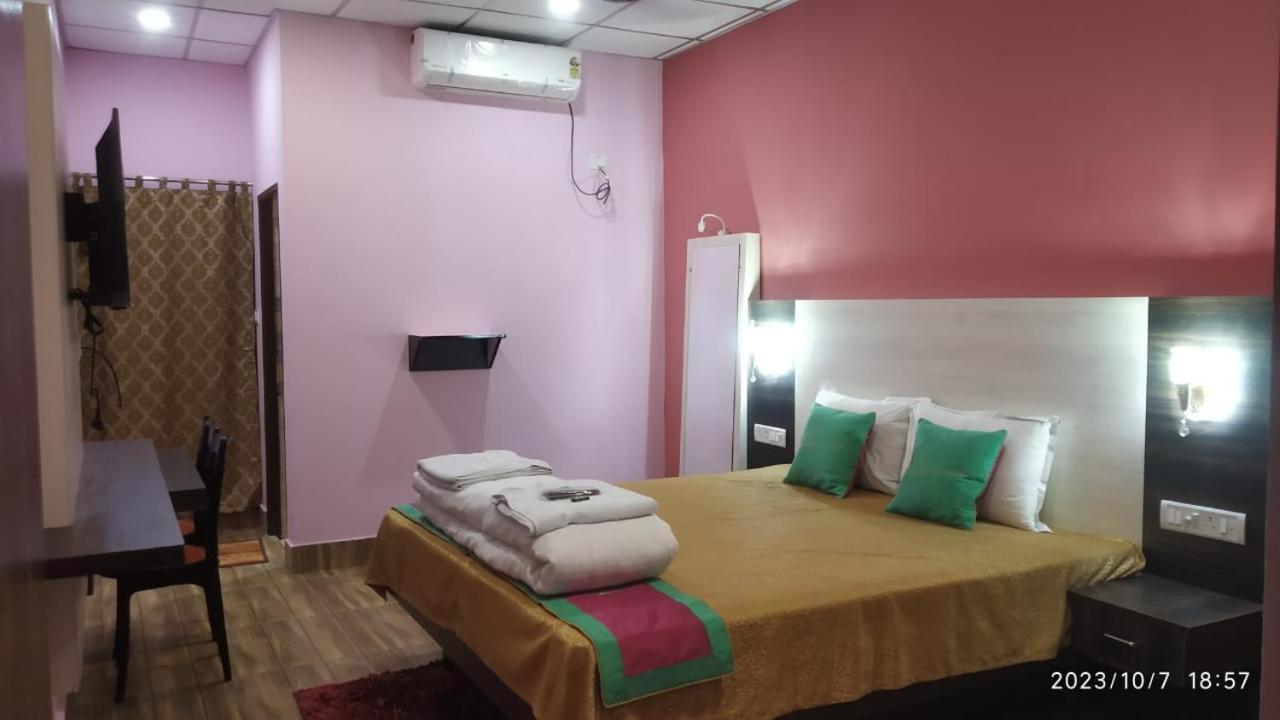 Hotel Shreesh Sitapur Bagian luar foto