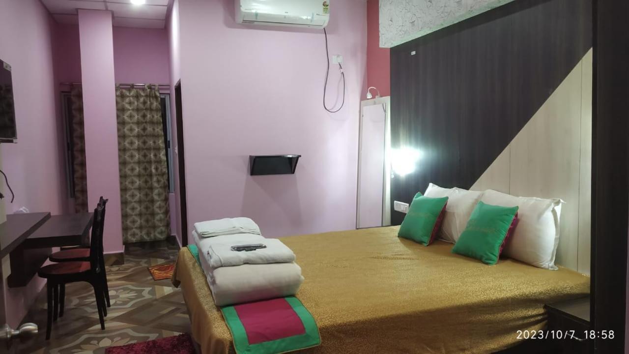 Hotel Shreesh Sitapur Bagian luar foto
